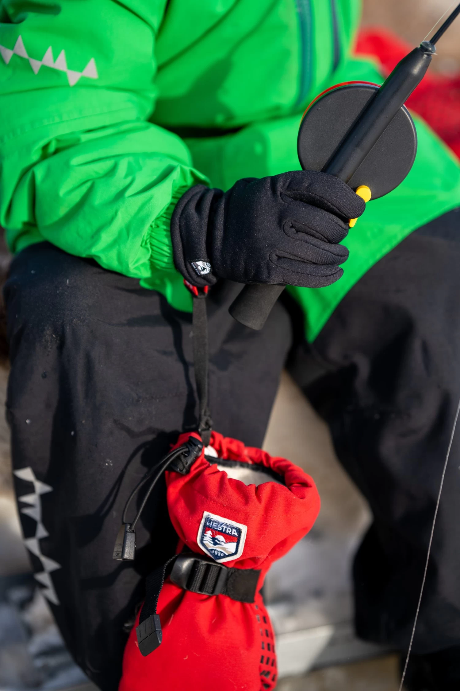 Hestra Touch Point Fleece Liner Jr. 5-finger - Black 6 Hestra Touch Point Fleece Liner Jr. 5-finger - Black - Image 4