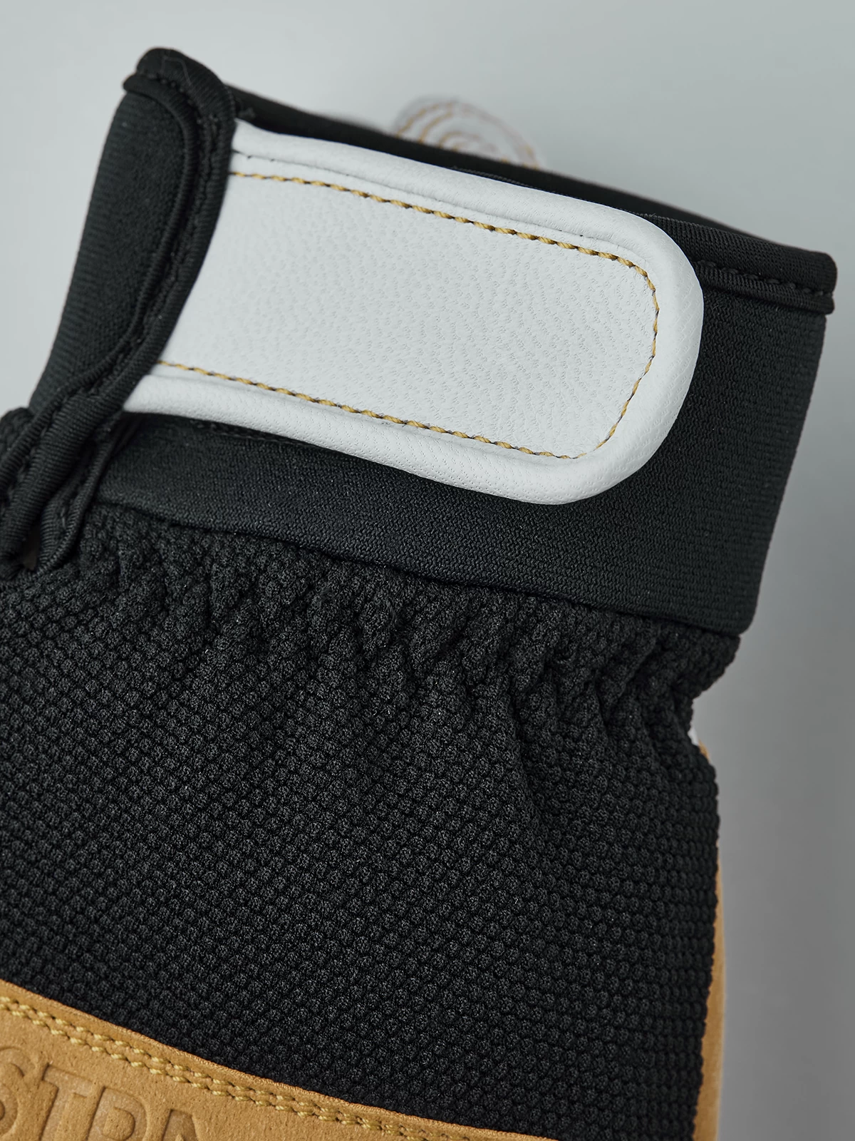 Hestra Climbers Short 5-finger - Offwhite & Black 7 Hestra Climbers Short 5-finger - Offwhite & Black - Image 5